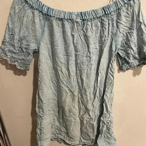 D &Kade crinkled off the shoulder denim blouse size Small - Picture 3 of 5